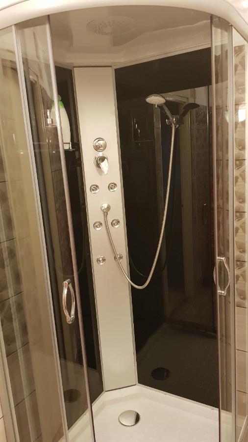 Lia Apartman Kiskunhalas Exterior foto